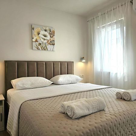 Apartments Miamare 2 Primosten Exterior photo